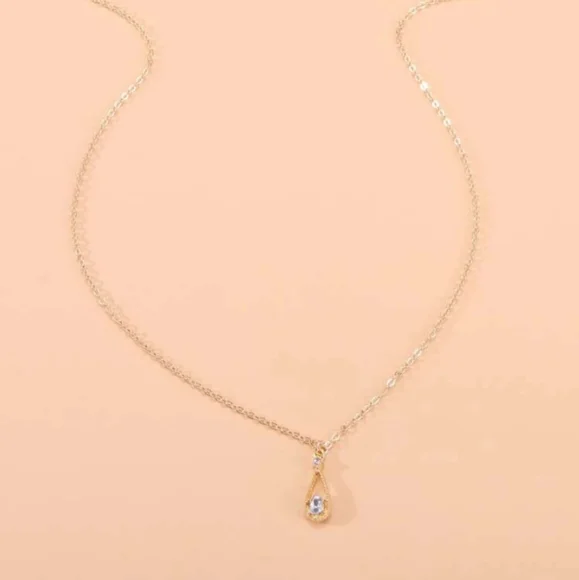 *Laura* Teardrop Pendant Necklace - Picture 2 of 4